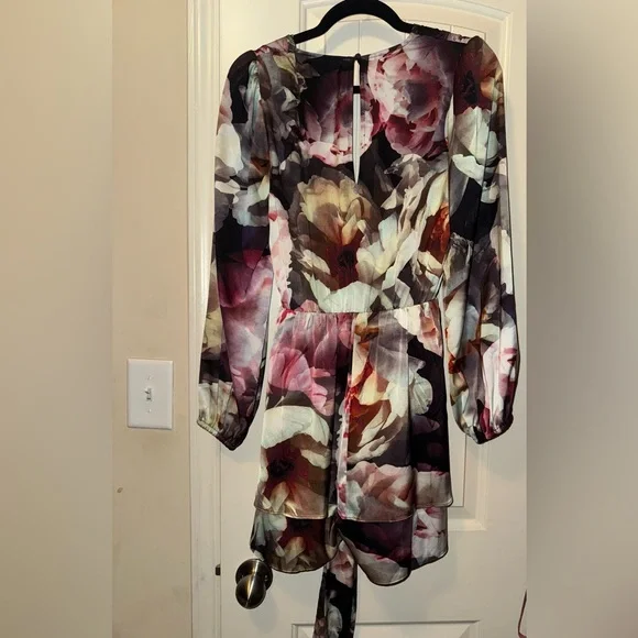 Express Floral Print Long Sleeve Romper - Size Medium - Picture 3 of 5